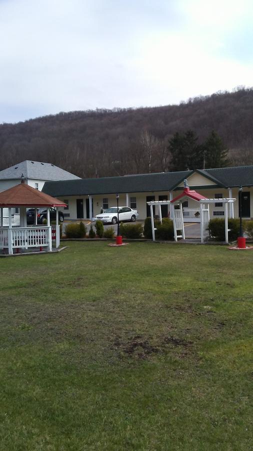 Clarysville Motel Frostburg Buitenkant foto